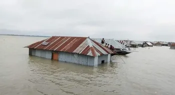 রংপুর অঞ্চলে আকস্মিক বন্যায় দিশেহারা লক্ষাধিক মানুষ